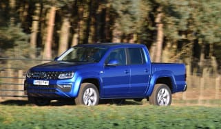 Volkswagen Amarok pick-up 2016 - side