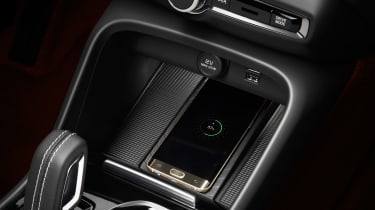 Volvo XC40 - phone charging