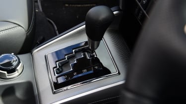 Mitsubishi L200 - gear shifter
