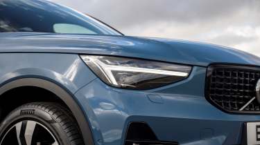 Volvo XC40 - headlight