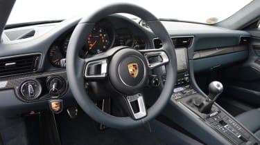 Porsche 911 Carrera 4S 2016 - interior