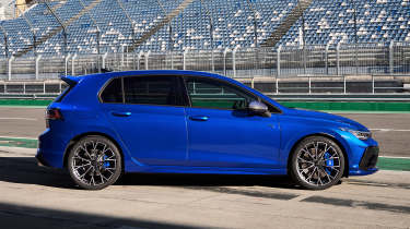 Volkswagen Golf R - side