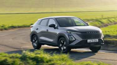 Omoda 5 SHS-H - front cornering