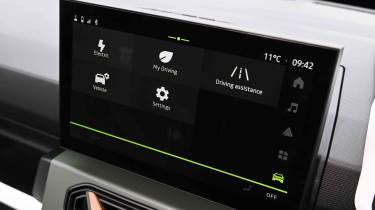 Dacia Spring - infotainment, driver assistance