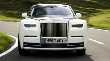 Rolls-Royce Phantom - road front