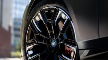 BMW i5 M50 – wheel