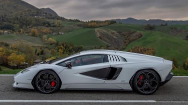 Lamborghini Countach - side