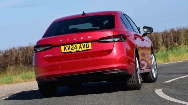 Skoda Superb hatch - rear cornering right