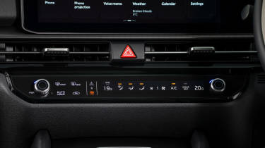 Kia Sportage - centre console