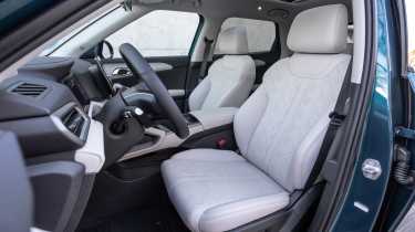 BYD Atto 2 DM-i - front seats