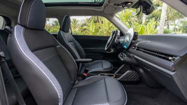 MINI Cooper SE - front seats