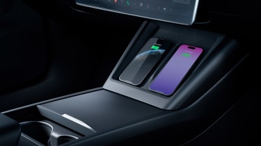 Tesla Model 3 facelift - charging pad