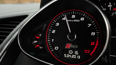 Audi R8 coupe dials