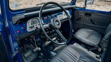 Toyota Land Cruiser FJ40 - dashboard