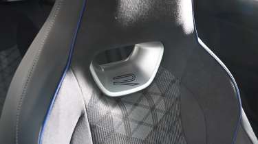 Volkswagen Tiguan R-Line 2.0 TSI 4Motion - seat head restraint