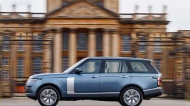 Range Rover PHEV - side action
