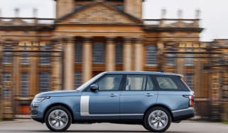 Range Rover PHEV - side action