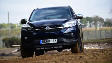SsangYong Musso - front off-road