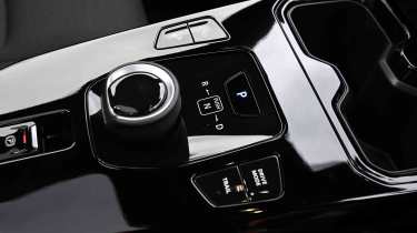 Suzuki e Vitara - gear selector