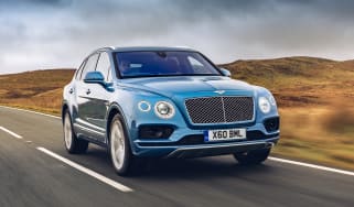 Bentley Bentayga Hybrid - front tracking