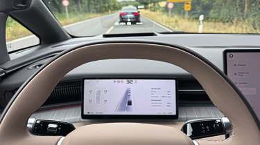 Xpeng X9 - drivers digital display