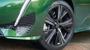 Peugeot 308 hybrid review - wheel