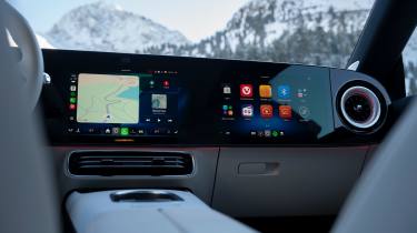 Mercedes CLA 220 Hybrid - screens