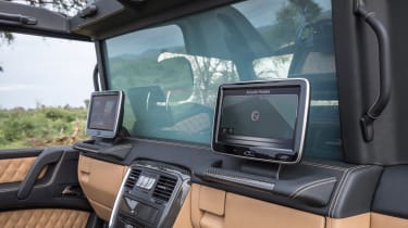 Mercedes-Maybach G 650 Landaulet - screens