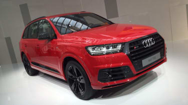 Audi SQ7 red - front quarter