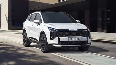 2024 Kia Sportage (white) - front tracking