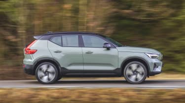 Volvo XC40 facelift - side action