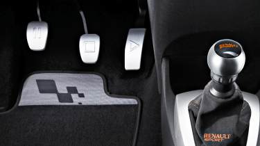 Best Easter Eggs in cars - Renault Twingo RS pedals 