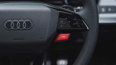 Audi RS 3 Sportback - steering wheel controls