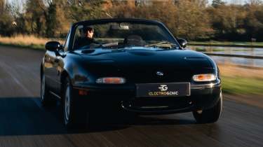 Electrogenic Mazda MX-5 - dynamic front angled lights down