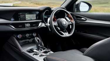 Alfa Romeo Stelvio - dashboard