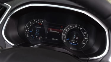 Ford Edge - dials detail