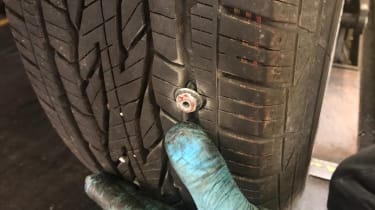 punctured tyre dacia duster long termer