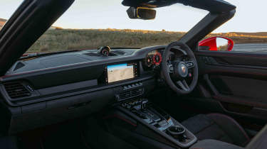 Porsche 911 Cabriolet - dashboard from the side