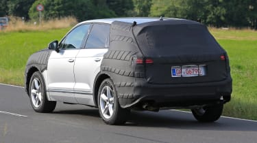 New VW Touareg spies side rear