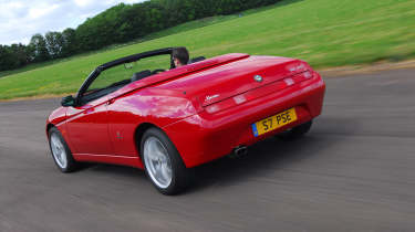 Alfa Romeo Spider - rear tracking
