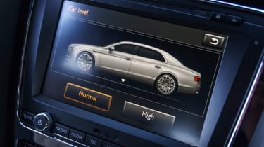 Bentley Flying Spur V8 S - infotainment screen