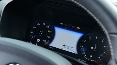 Volvo XC40 - dials