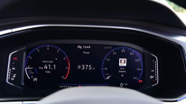 Volkswagen T-Roc - digital drivers display 