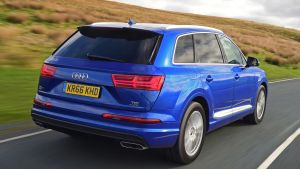 Used Audi Q7 - rear action