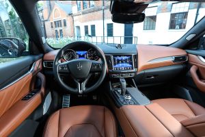 Maserati Levante - interior