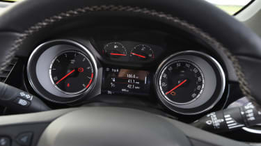 Vauxhall Astra - dials
