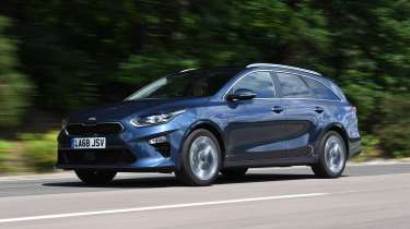 Used Car Hunter - small estate cars for £13,000 - Kia Ceed Sportwagon, front tracking