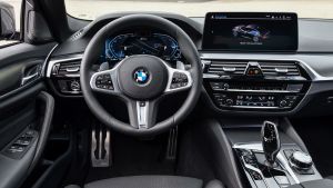 BMW%20545e%202020-14.jpg