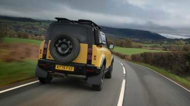 Land Rover Defender 110 Trophy Edition - rear tracking