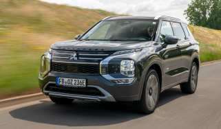 Mitsubishi Outlander PHEV - front